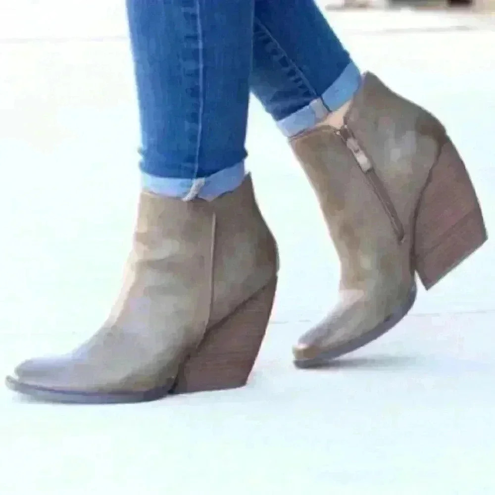 Very Volatile Whitby Boots Size 8.5